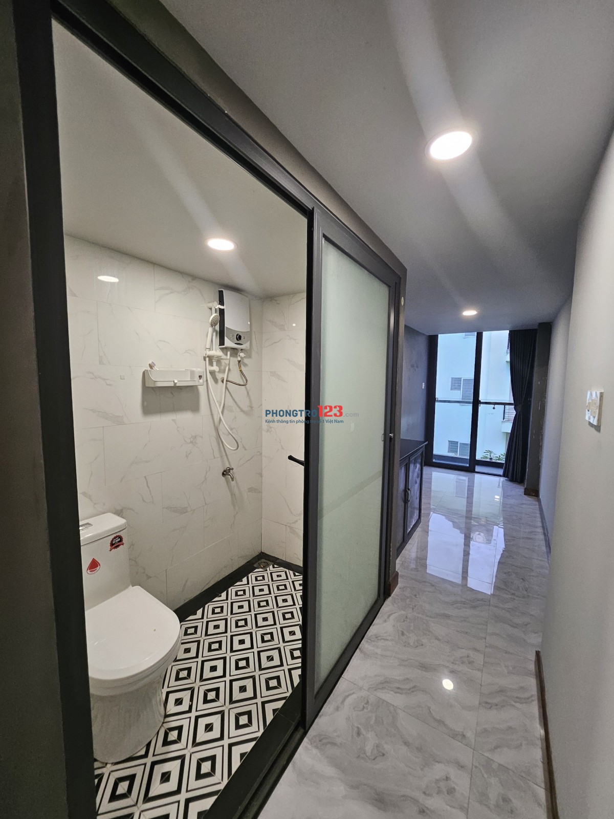 Studio ban công tách bếp gần Himlam Q7 giá chỉ 4tr5 bao phí