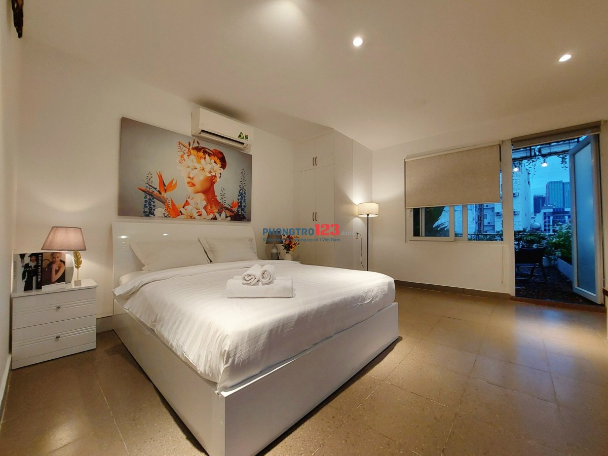 Cho thuê Penthouse 2PN có sân vườn siêu đẹp Q1