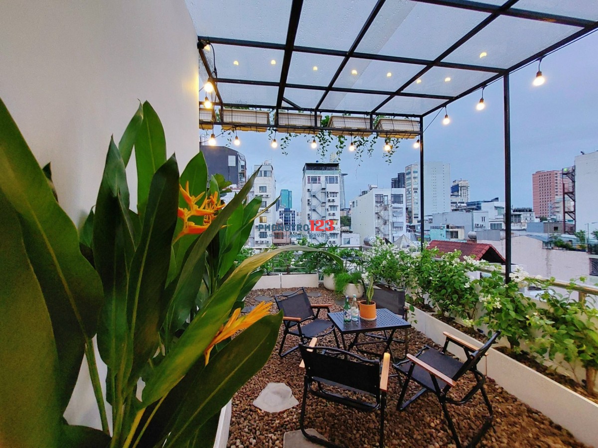 Cho thuê Penthouse 2PN có sân vườn siêu đẹp Q1