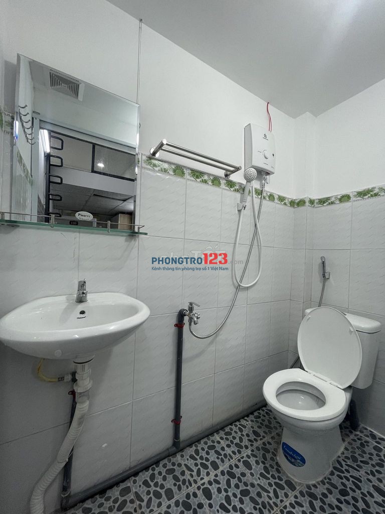 Phòng trọ giá rẻ 20m2, Nguyễn Thị Minh Khai, Quận 1 đầy đủ nội thất