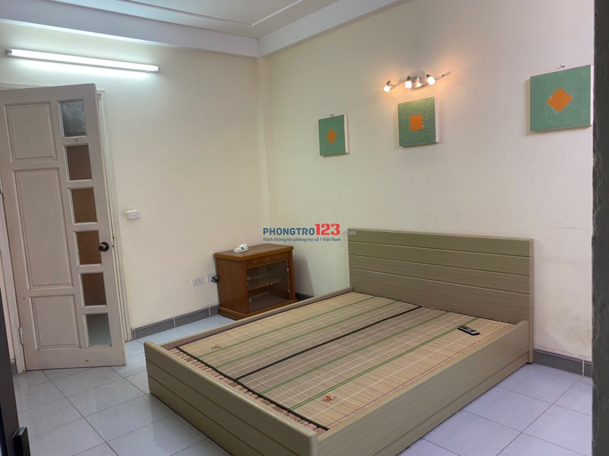 Cho thuê phòng trọ 236 Khương Đình, Thanh Xuân, DT 20m2, FULL NT như hình, giá 2,6 TR