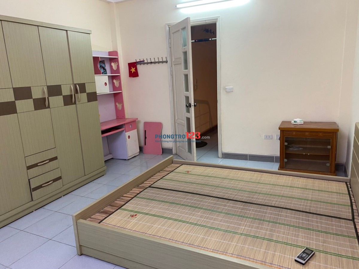 Cho thuê phòng trọ 236 Khương Đình, Thanh Xuân, DT 20m2, FULL NT như hình, giá 2,6 TR