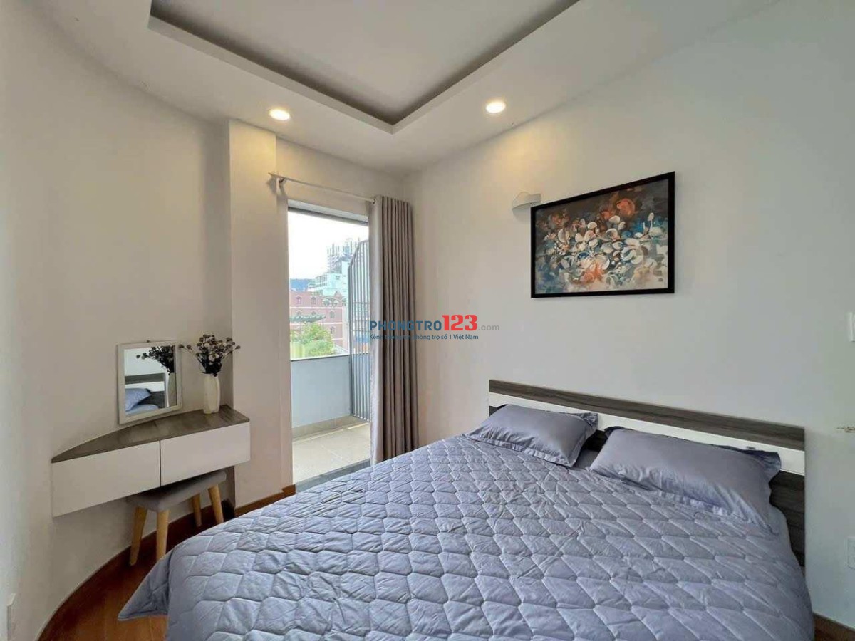 Cho thuê căn hộ có ban công, full nội thất, sang xịn tại số 39 Hồ Hảo Hớn, Cô Giang, Quận 1