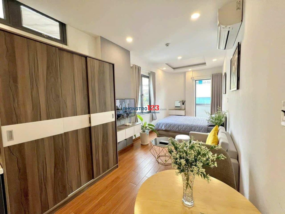 Cho thuê căn hộ có ban công, full nội thất, sang xịn tại số 39 Hồ Hảo Hớn, Cô Giang, Quận 1