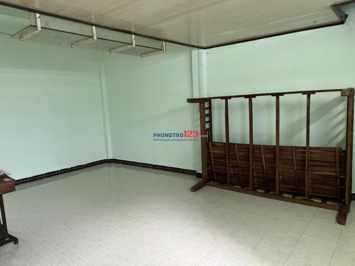 Cho thuê nhà trong hẻm, an ninh, diện tích 30m2, nhỏ , xinh, sạch sẽ tại Tôn Đản, Q4