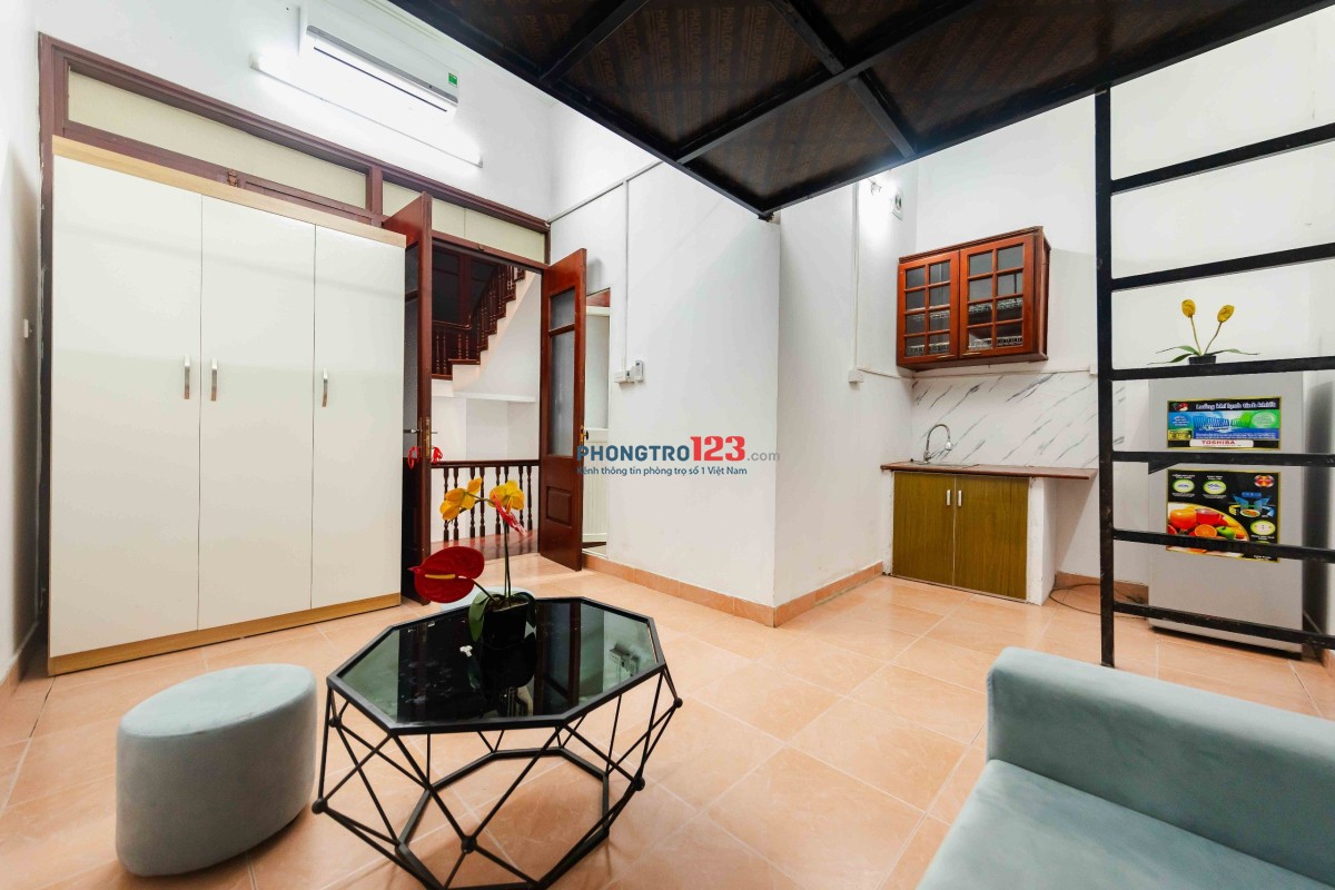 Cho thuê phòng studio khép kín; full đồ; 30m2; Giá 4 triệu; sát phố; nhà rộng