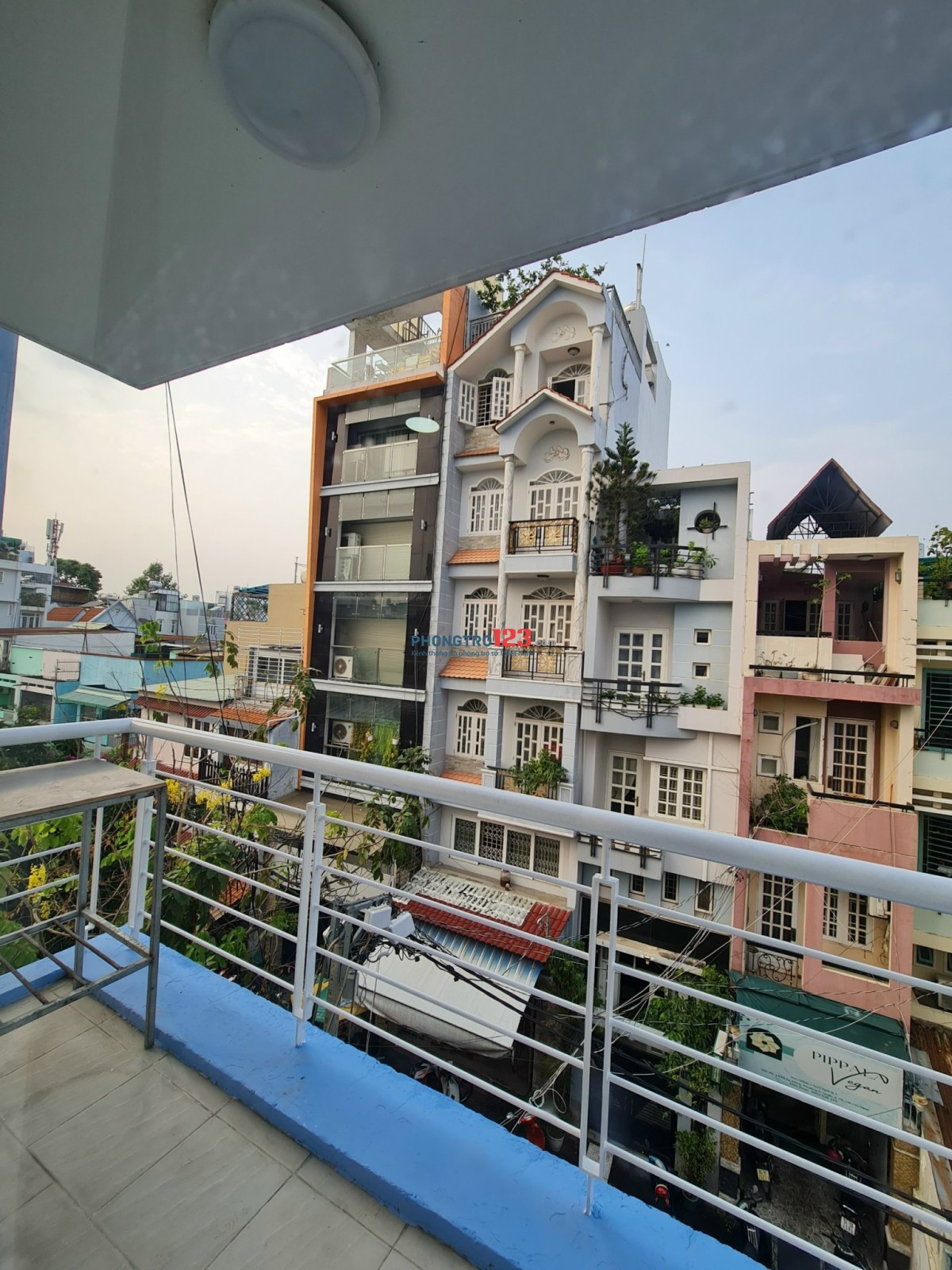 Cho thuê căn hộ có balcony cửa sổ , toà nhà có thang máy ,đường Kỳ Đồng Q3