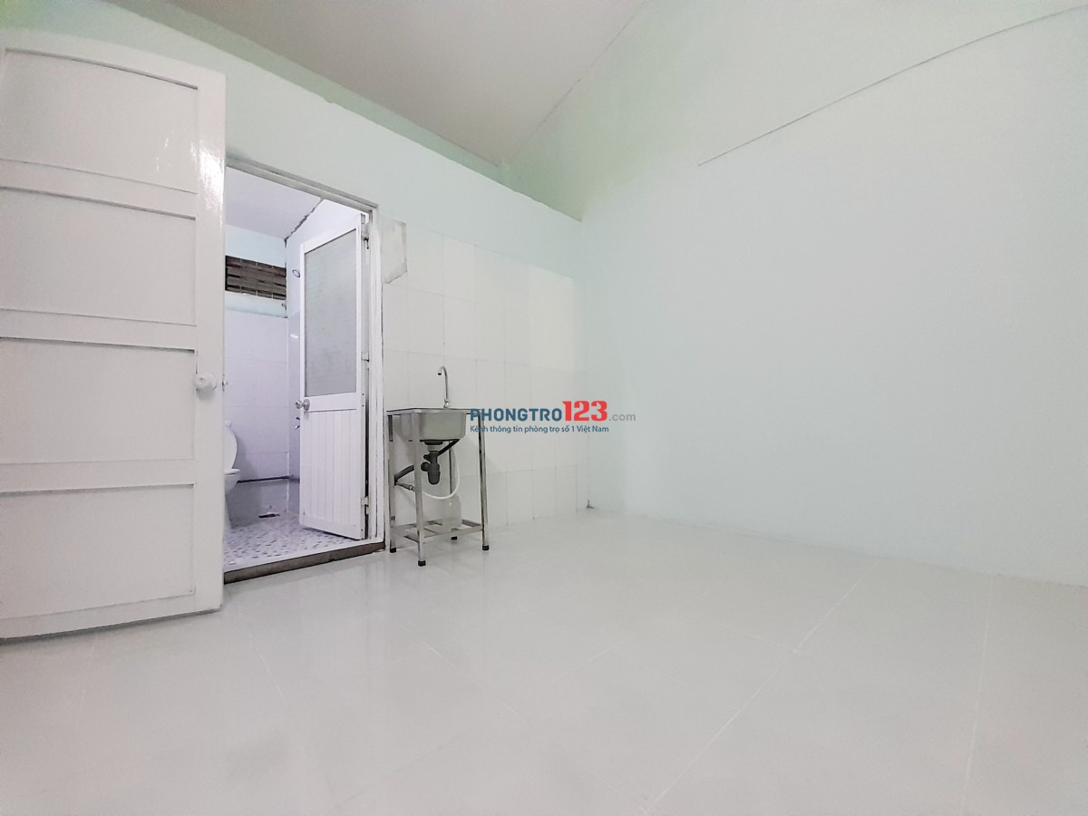 Phòng giá rẻ. cửa sổ hướng ngoài. gần ĐH Văn Lang cs2. Giá chỉ 3TR4