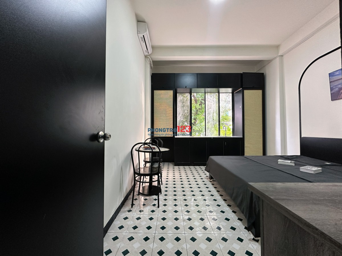 Cho thuê căn hộ studio 1 phòng ngủ CỬA SỔ LỚN Nguyễn Thiện Thuật Quận 3, gần ngã sáu Cộng Hòa.