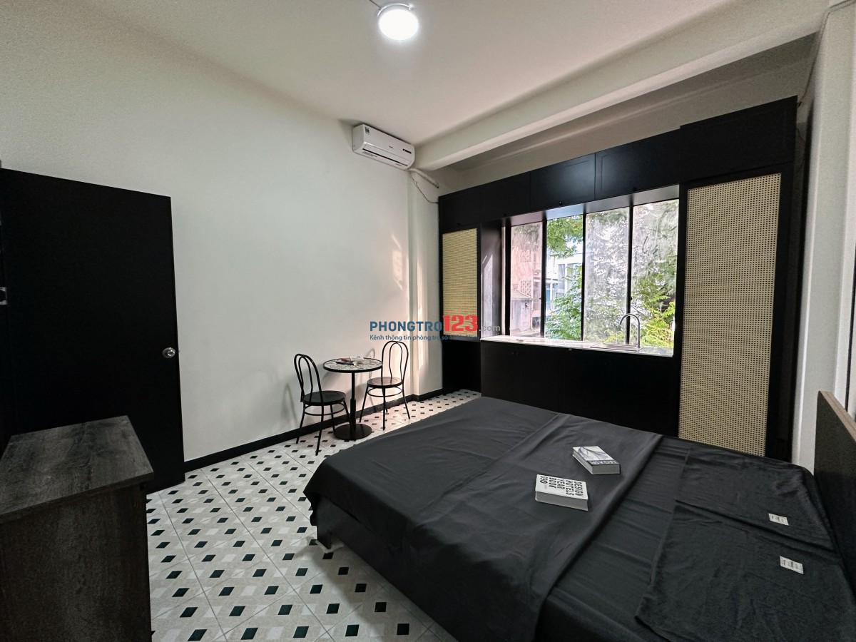 Cho thuê căn hộ studio 1 phòng ngủ CỬA SỔ LỚN Nguyễn Thiện Thuật Quận 3, gần ngã sáu Cộng Hòa.