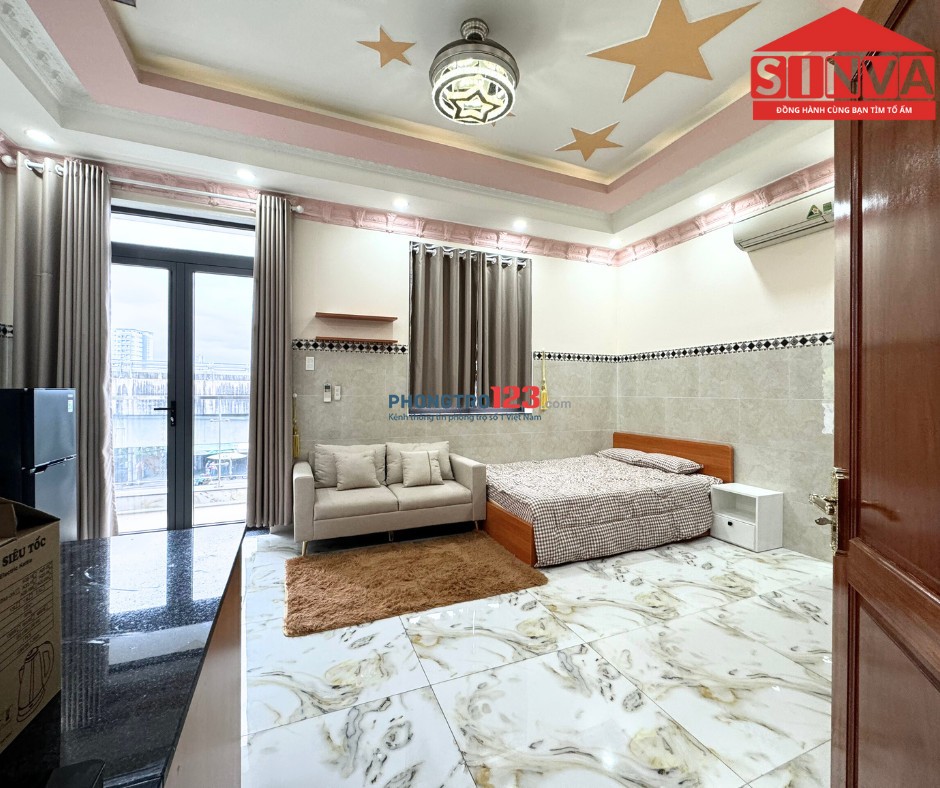 Studio Ban Công Full Nội Thất gần Crescent Mall