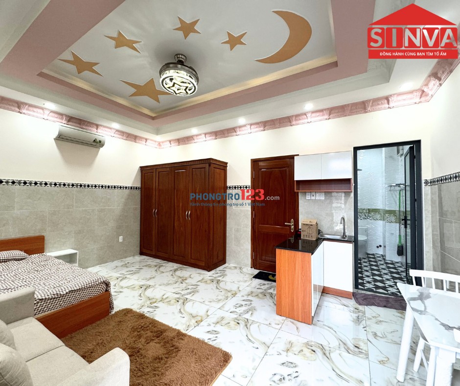 Studio Ban Công Full Nội Thất gần Crescent Mall