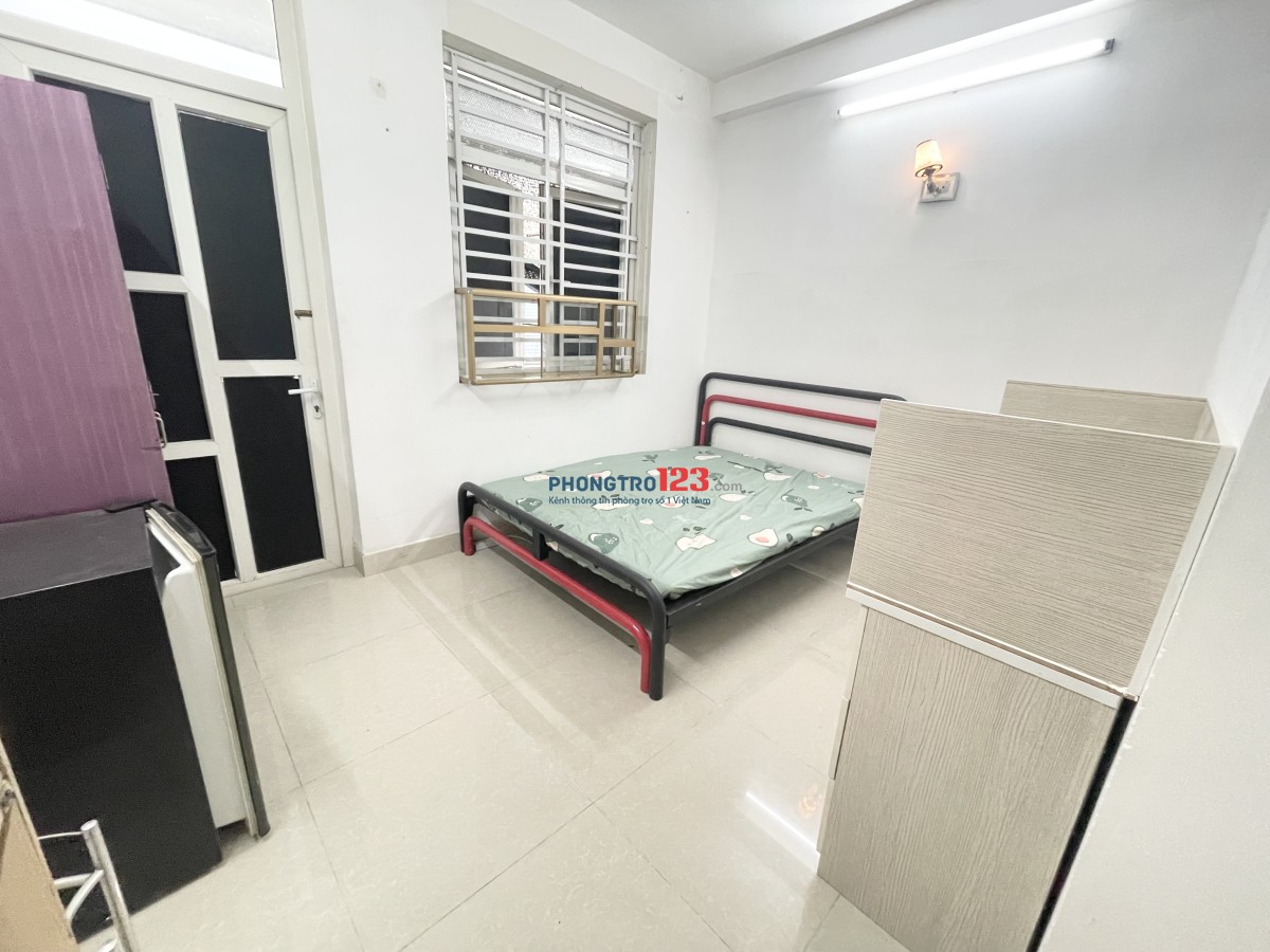 Phòng Ban Công 3tr gần Cây Xăng Âu Cơ Lũy Bán Bích