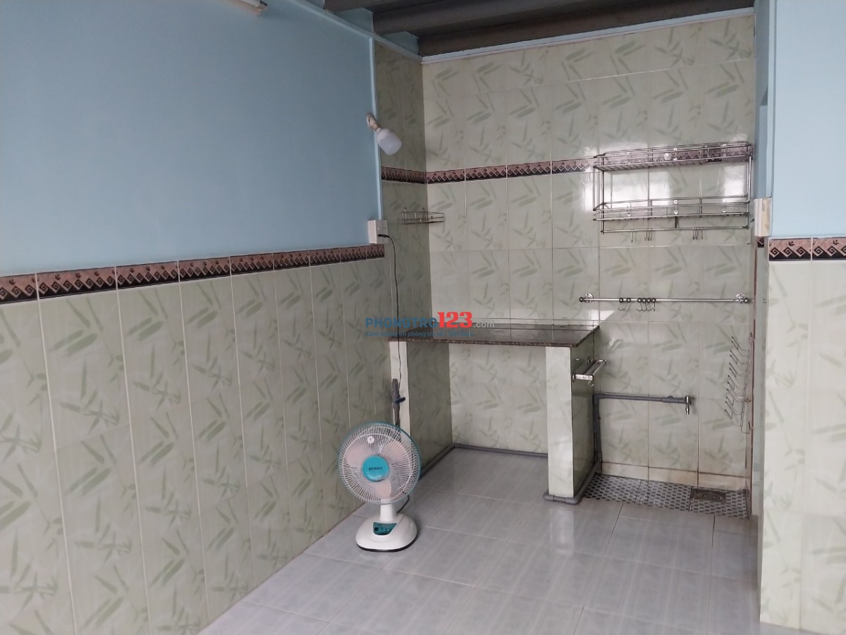 Phòng trọ có gác tổng dt 25m2 đường ĐHT23, Q12 HCM