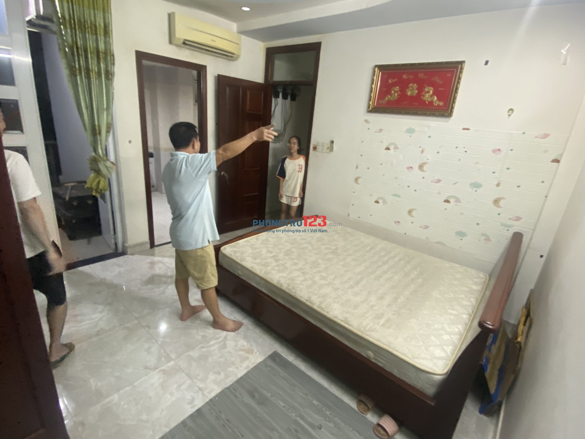 Phòng full nội thất như hình, có ban công tolet siêu rộng