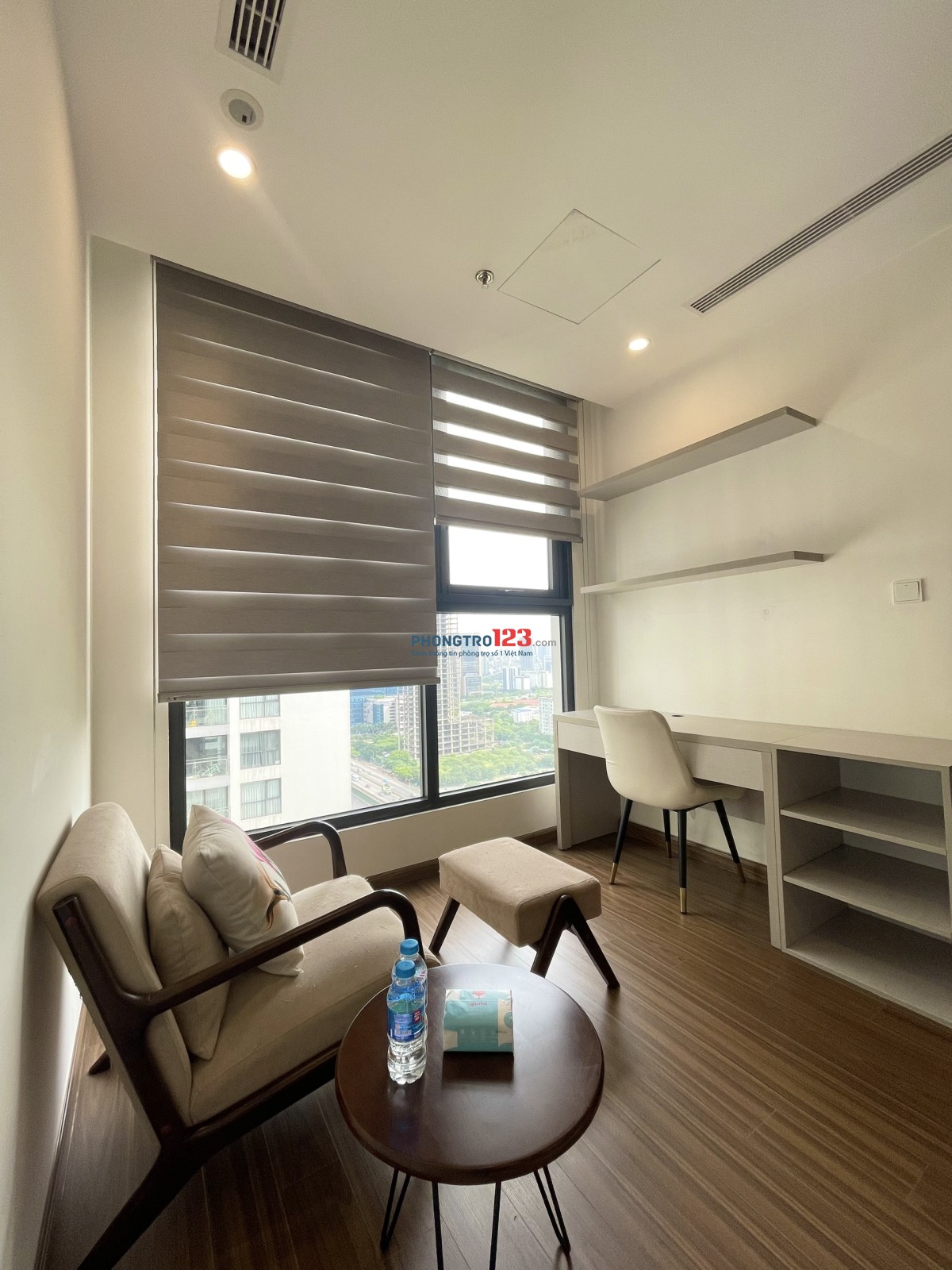 Chính chủ cho thuê căn Studio full đồ tại Vinhomes West Point tòa W3 40m2. LH: 0385418696