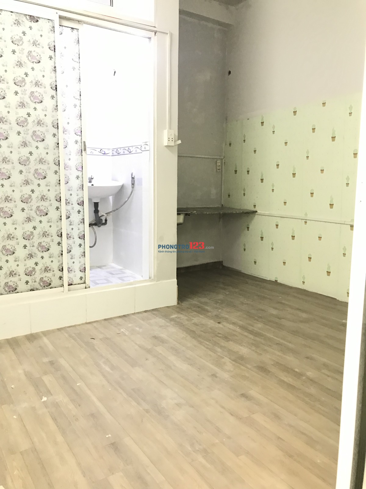 Phòng máy lạnh có bếp cửa sổ wc riêng sát bên cầu chà và,Q5