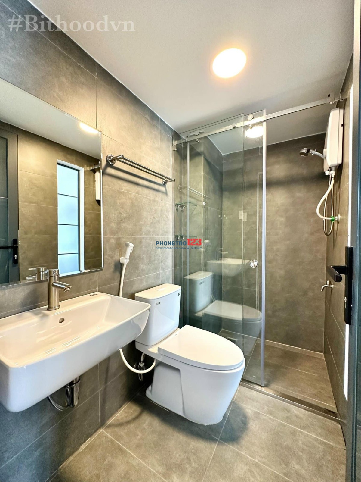 NGAY Đại học Hutech, Chính chủ Cho thuê, Ban công có gác + Full Nội thất