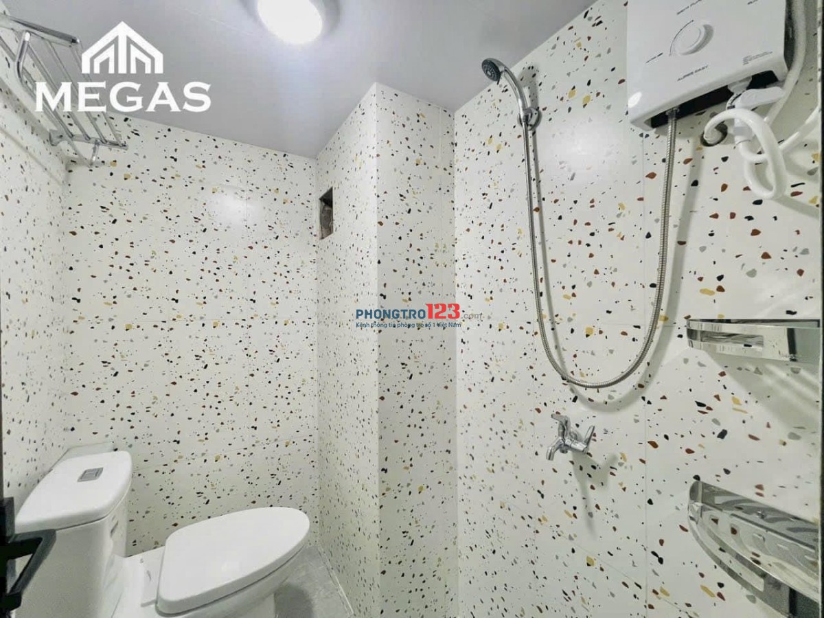 Trống Phòng Ban Công Full Nt Ngay Đh Công Thương, Giáp Tân Bình Giá 4.x Rộng Ở Được 3- 4 Người Ạ
