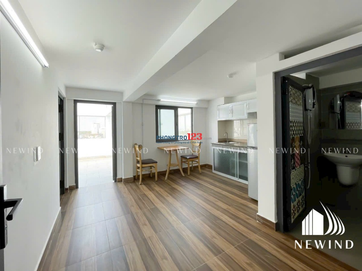 PENTHOUSE 2 Phòng Ngủ 70m2, sân vườn riêng đường Huỳnh Tấn Phát gần cầu Phú Mỹ, KCX Tân Thuận