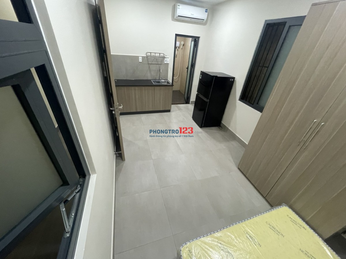 Phòng Ngay Cầu Kinh Thanh đa- Full nội thất - Trống Sẵn