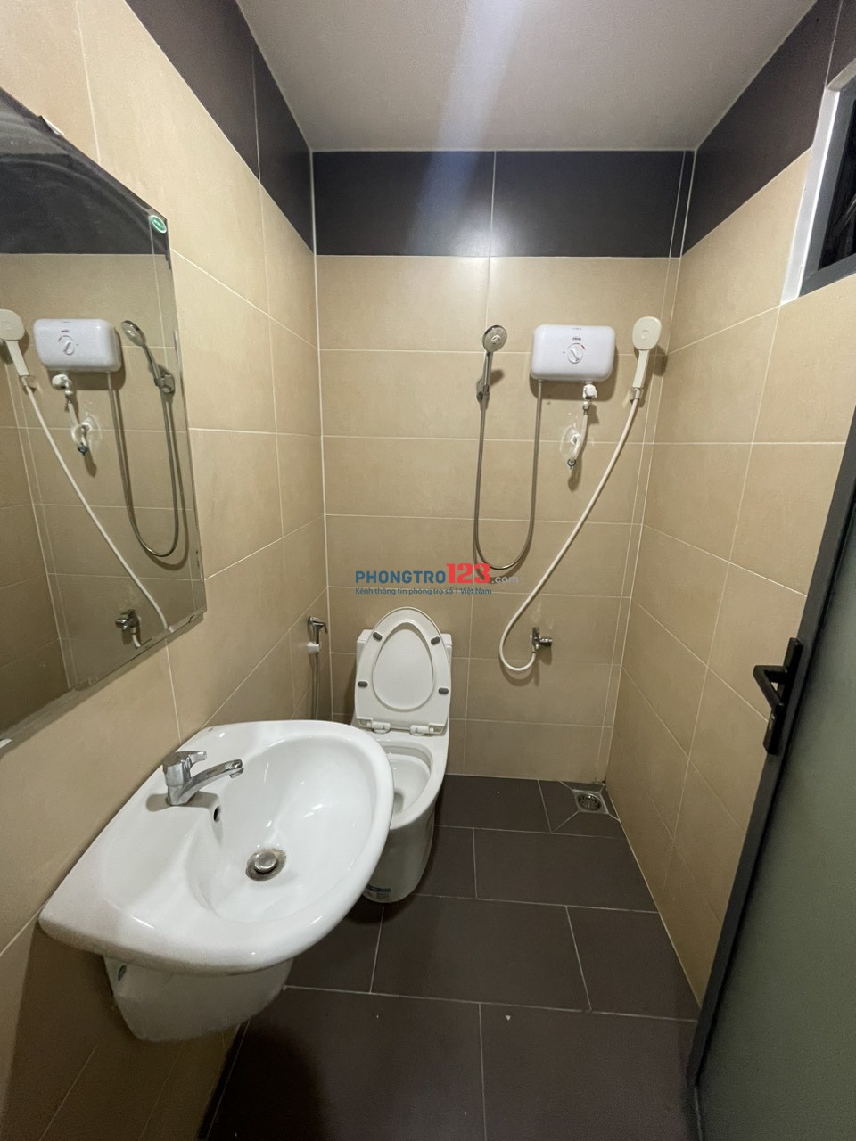 Phòng Ngay Cầu Kinh Thanh đa- Full nội thất - Trống Sẵn