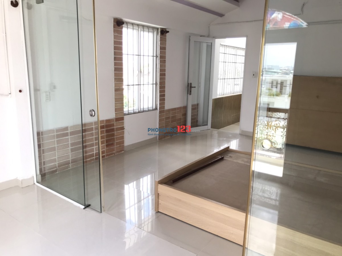 Cho thuê phòng penthouse cao cấp full nội thất có ban công ở Huỳnh Tấn Phát