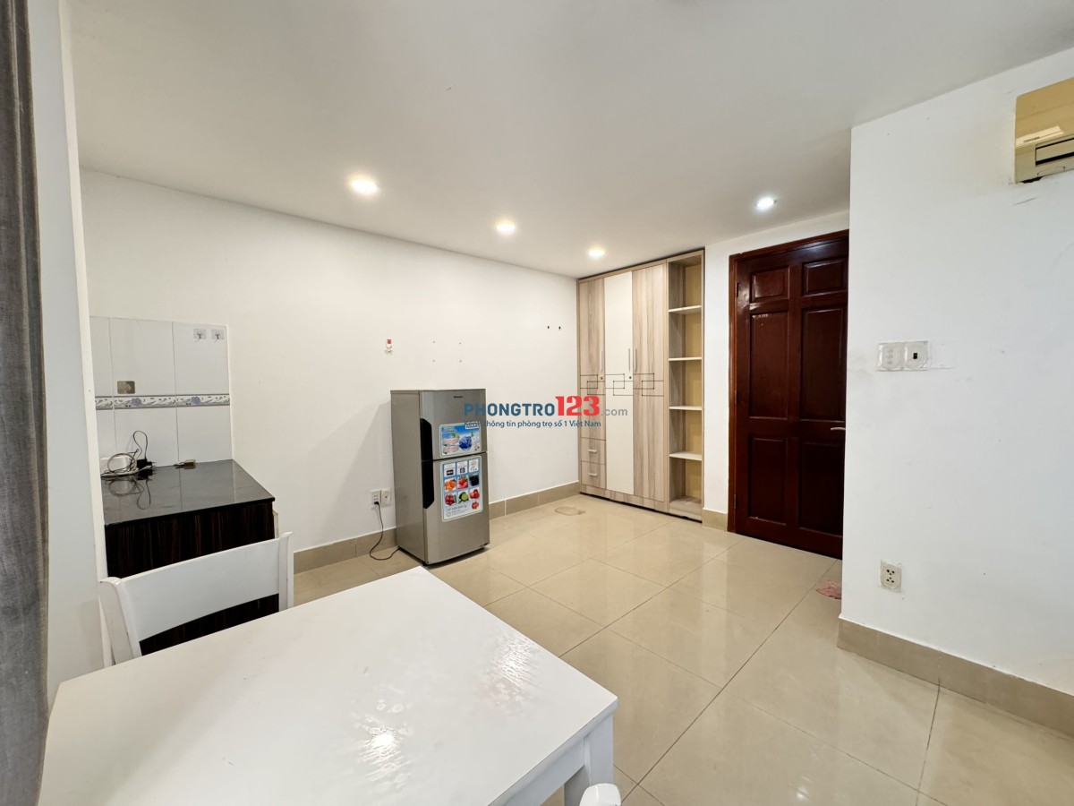 PHÒNG CỦA SỔ 35m2 CÁCH MẠNG THÁNG 8, Q.3 FULL TIỆN NGHI