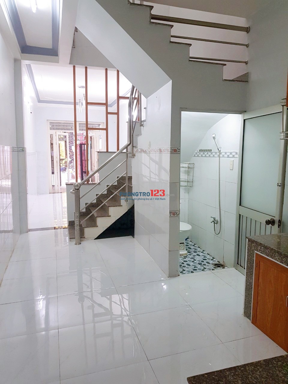 Nhà nguyên căn hẻm xe hơi 60m2, 2 lầu, 3PN, 2WC (Gần Ngã Tư Ga)