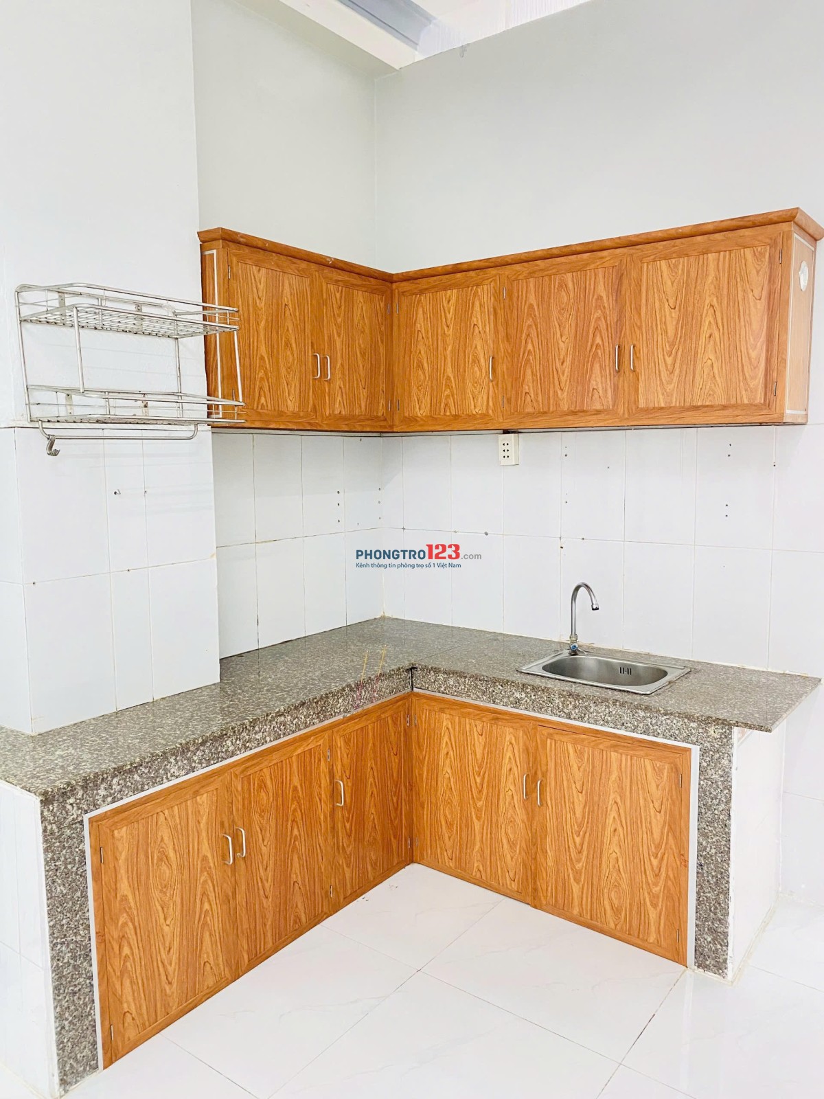 Nhà nguyên căn hẻm xe hơi 60m2, 2 lầu, 3PN, 2WC (Gần Ngã Tư Ga)