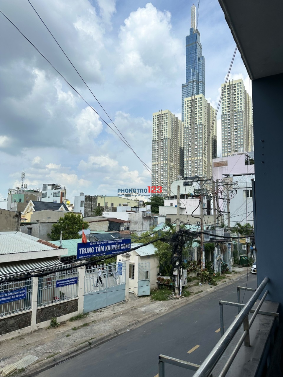 Phòng full nội thất- ban công rộng rãi view Landmark81