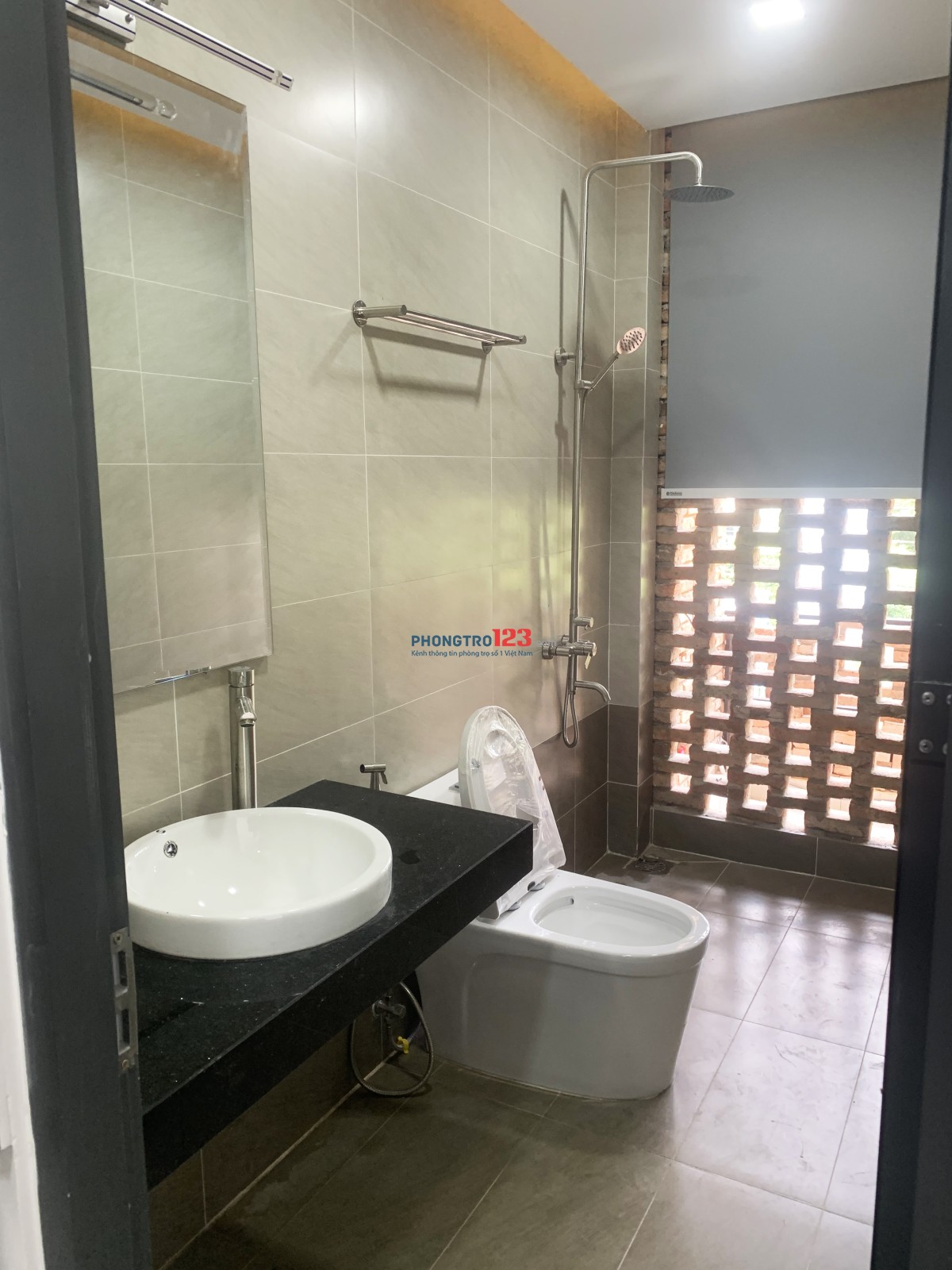 PHÒNG CHO THUÊ 30M² CÓ BAN CÔNG – ĐƯỜNG 20 SAU TRUNG TÂM THƯƠNG MẠI GIGAMALL THỦ ĐỨC