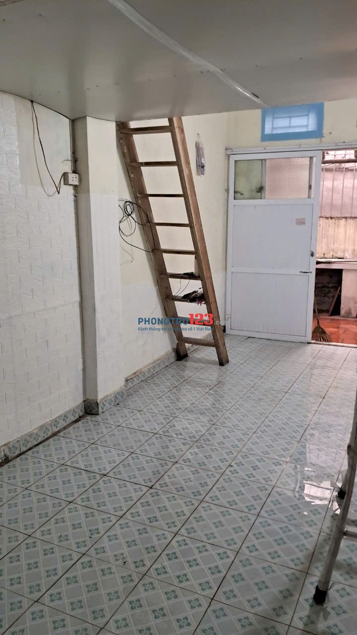 Cho thuê nhà trọ 50m2. Điện nước riêng, có chỗ để xe máy, có gác xép, giường tủ đầy đủ