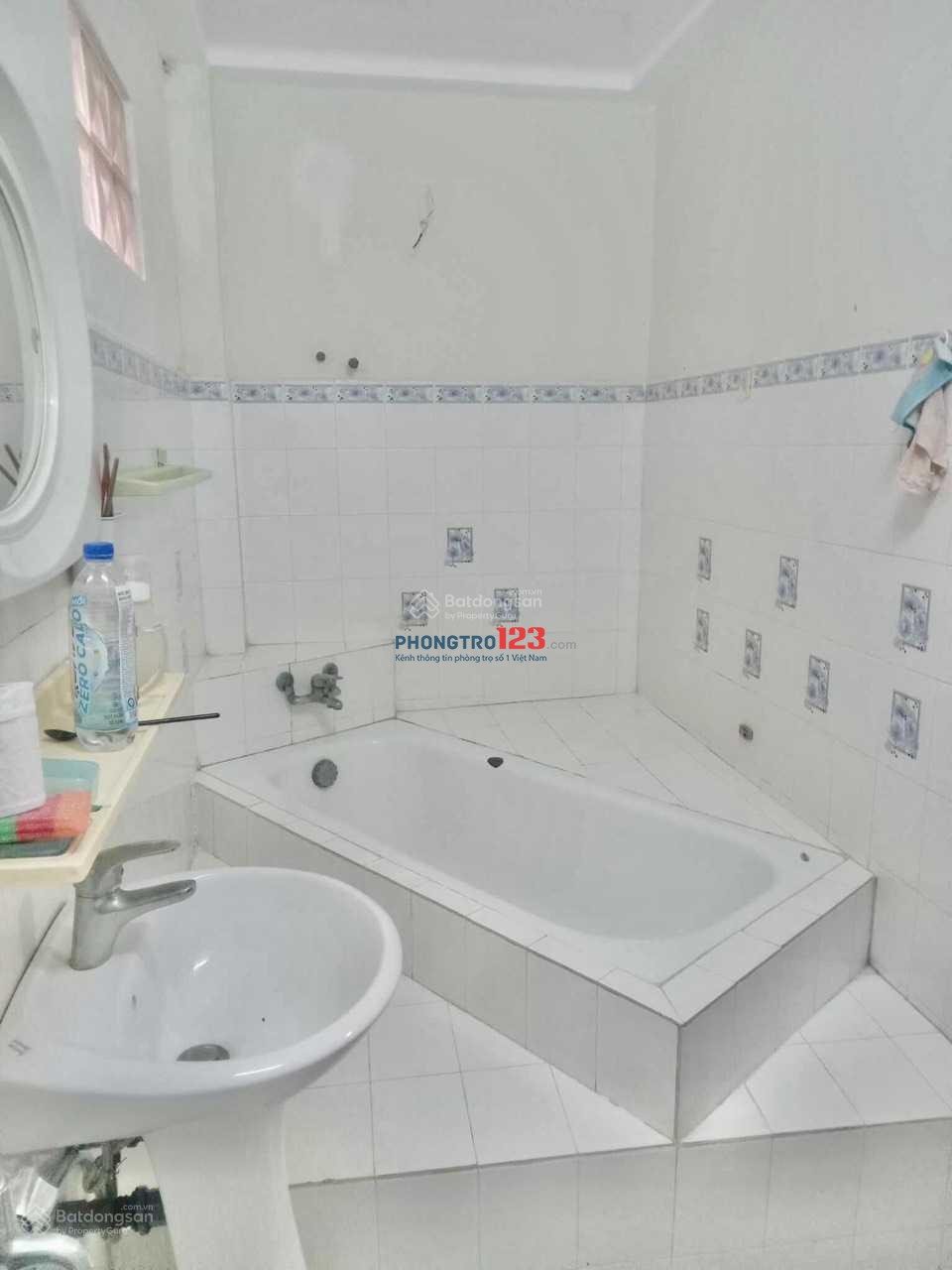 Cho thuê phòng trọ Hẻm Nguyễn Cảnh Chân, Quận 1, DT 16m2, đủ NT, giá chỉ 3,5 triệu/tháng