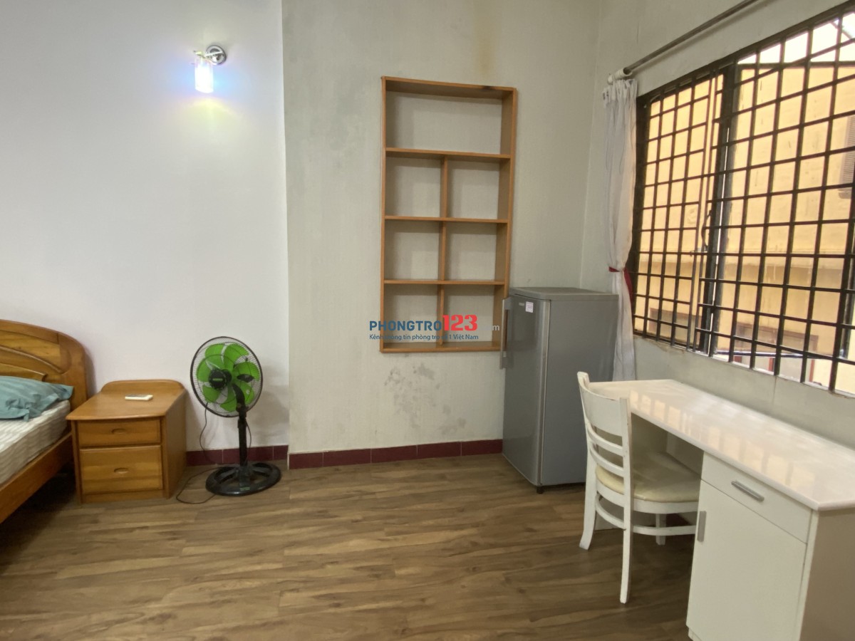 Cho thuê phòng studio 30m đủ tiện nghi, chính chủ giá rẻ