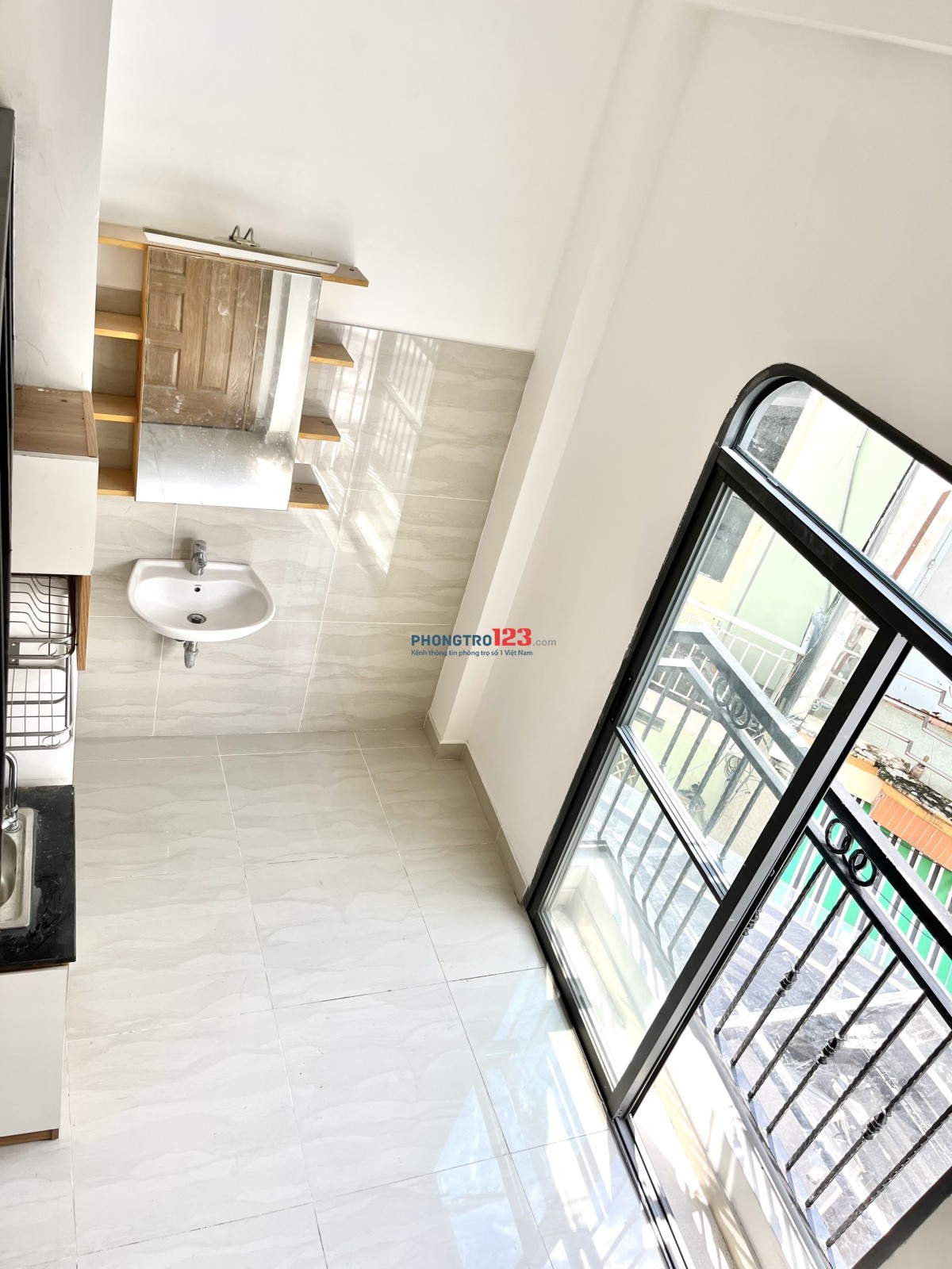 Căn Duplex Full nội thất mới tinh 30m2 có cửa sổ siêu to gần BXMĐ cũ, tiện đi các đh GTVT, HUTECH,…