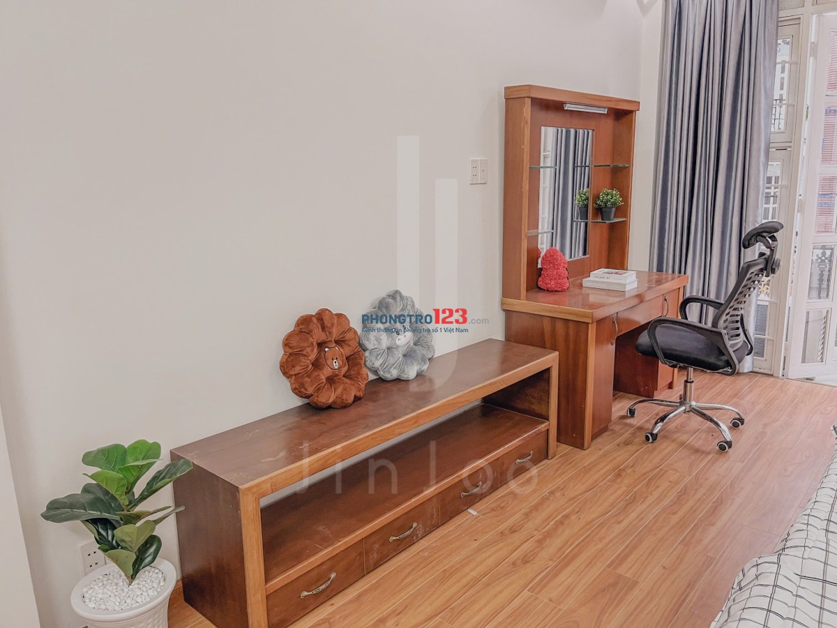 Cho thuê căn Studio ban công Full NT Cạnh đường LVB và NTT Sạch Sẽ Thoáng Mát
