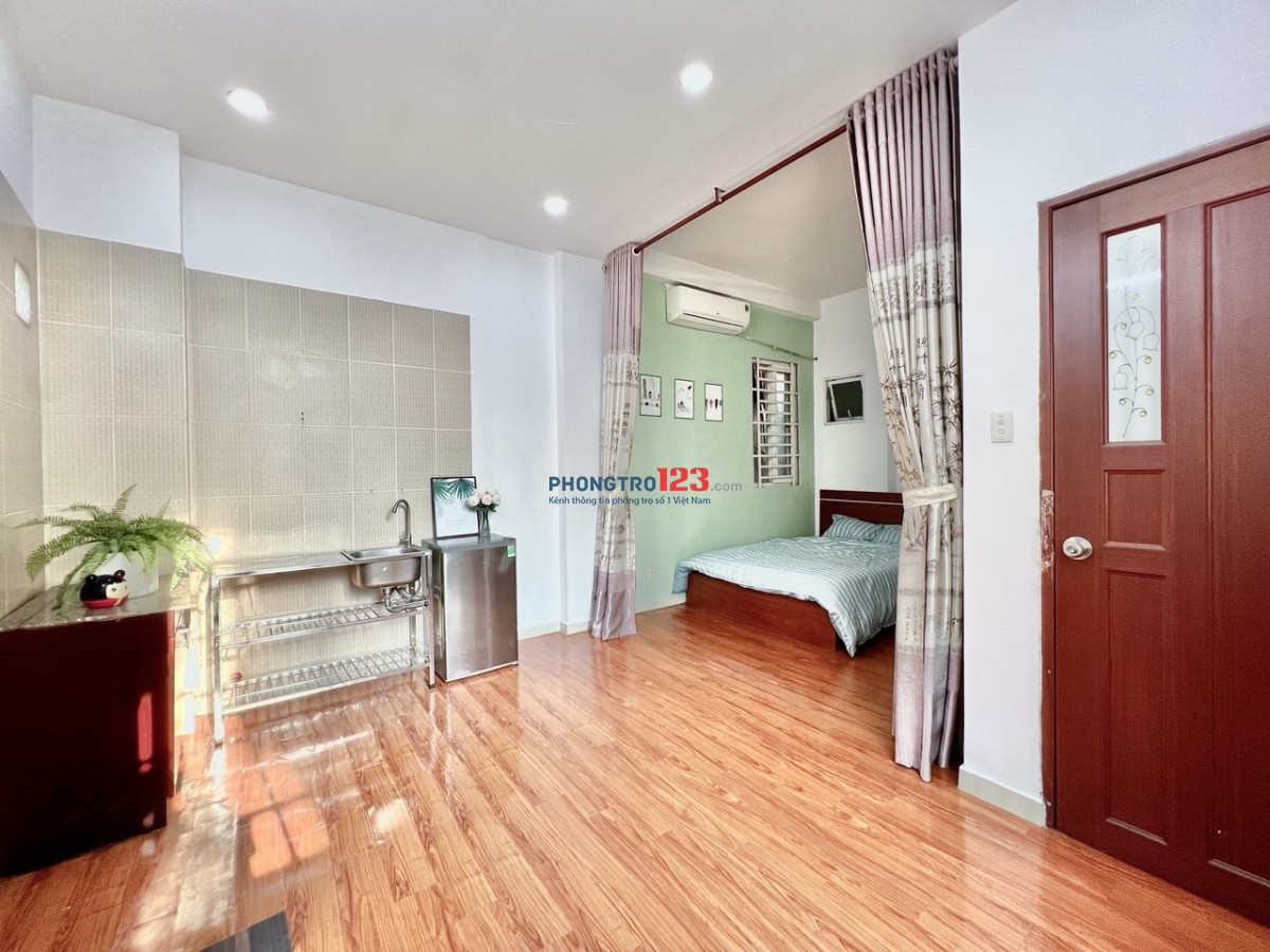 Cho Thuê Phòng 40m2, Cửa sổ lớn, full nội thất, nằm mặt tiền Phan Văn Trị, gần ĐH Văn Lang, BT