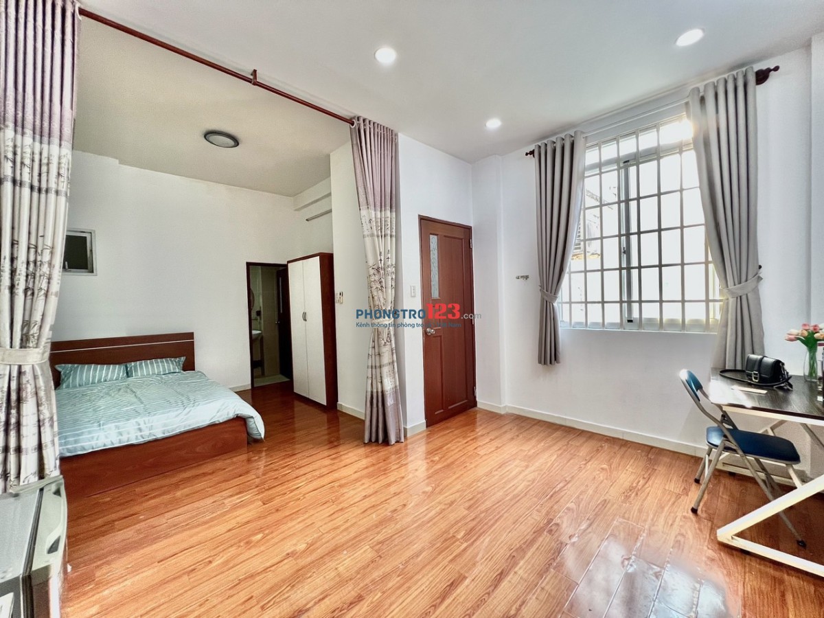 Cho Thuê Phòng 40m2, Cửa sổ lớn, full nội thất, nằm mặt tiền Phan Văn Trị, gần ĐH Văn Lang, BT