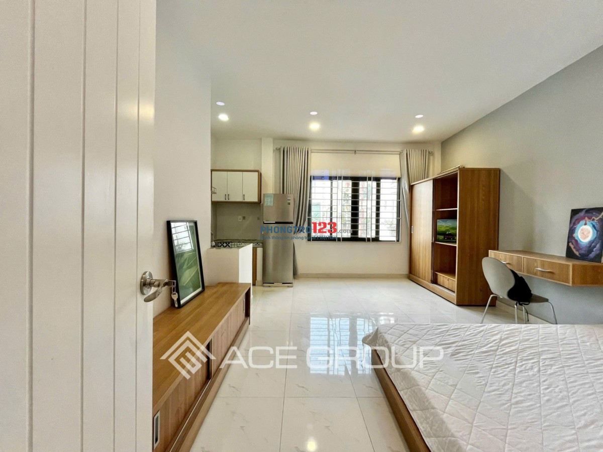 Cho thuê phòng cửa sổ lớn, tách bếp full nội thất giá rẻ gần Ngã Tư Bốn Xã