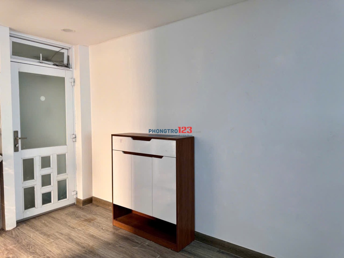 Cho thuê studio Quận 10 có ban công full nội thất mới 100%