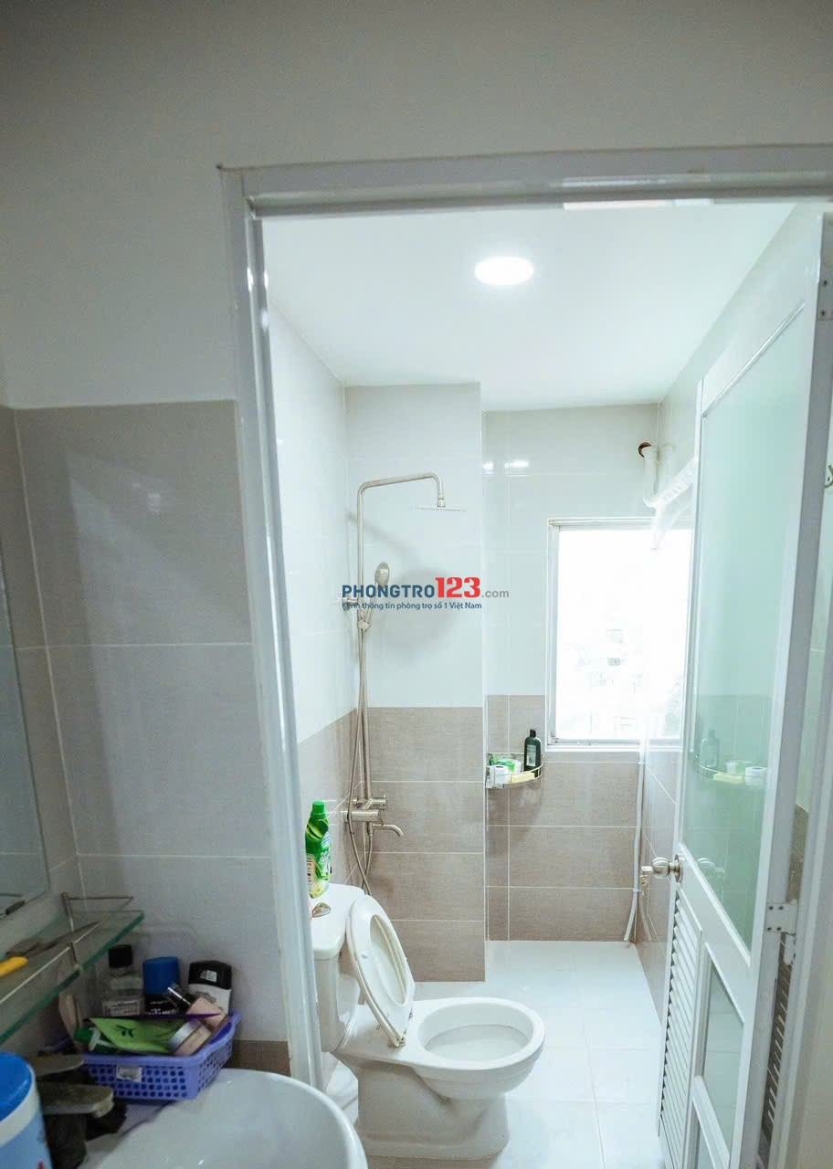 Cho thuê studio Quận 10 có ban công full nội thất mới 100%