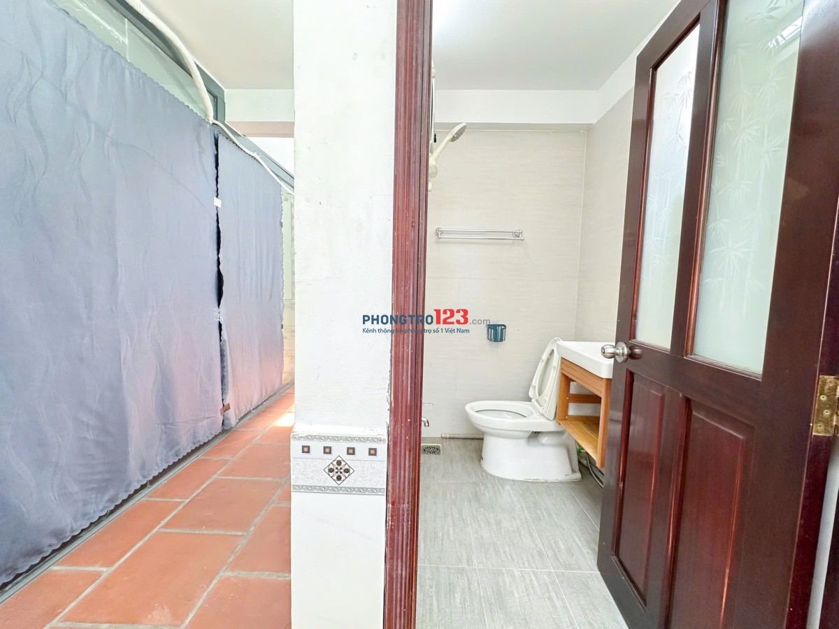 Penthouse có sân vườn siêu rộng 70m2 cho thuê