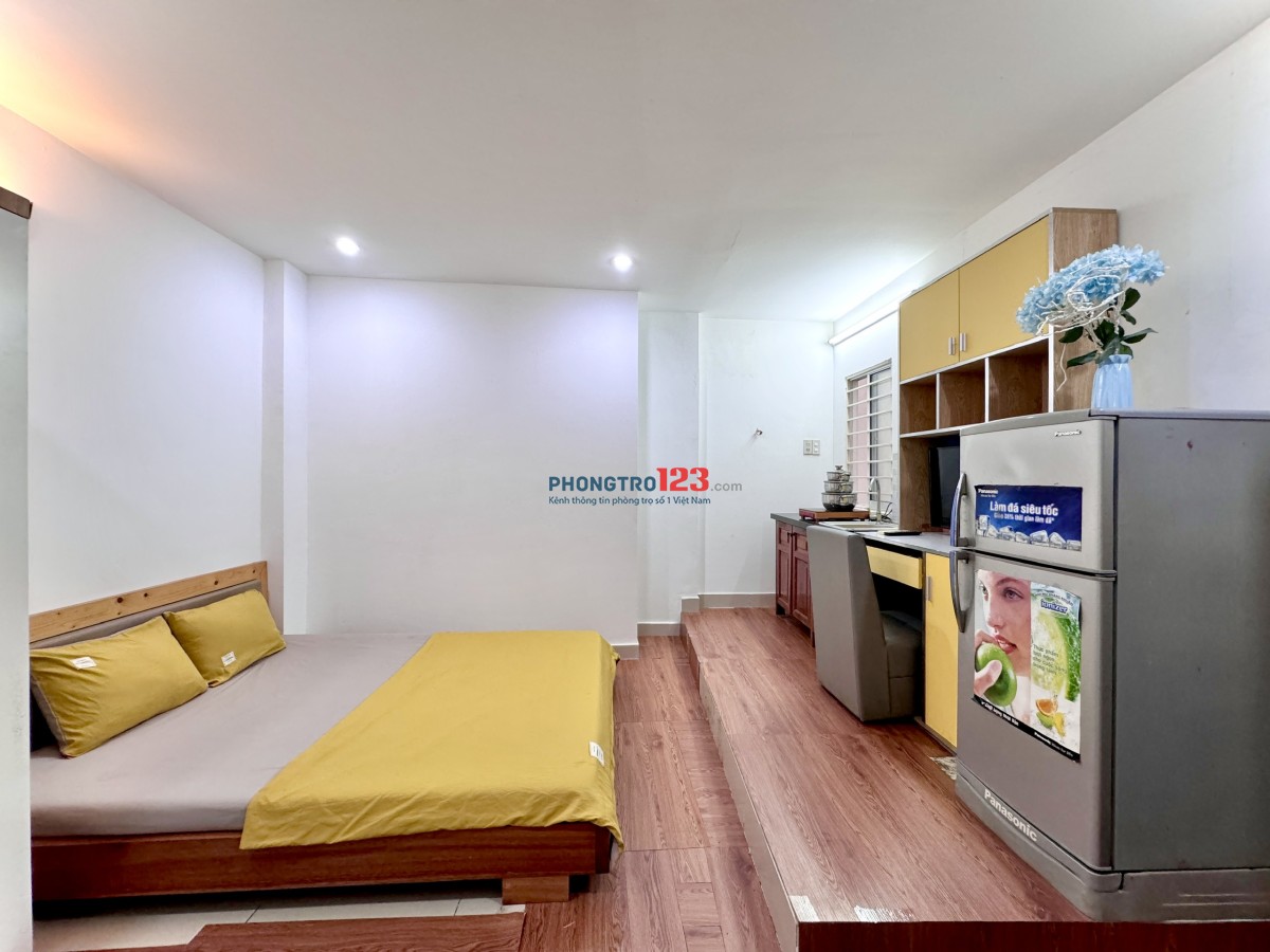 STUDIO XINH LUNG LINH NGAY COOPMART TRƯỜNG SA QUẬN 3