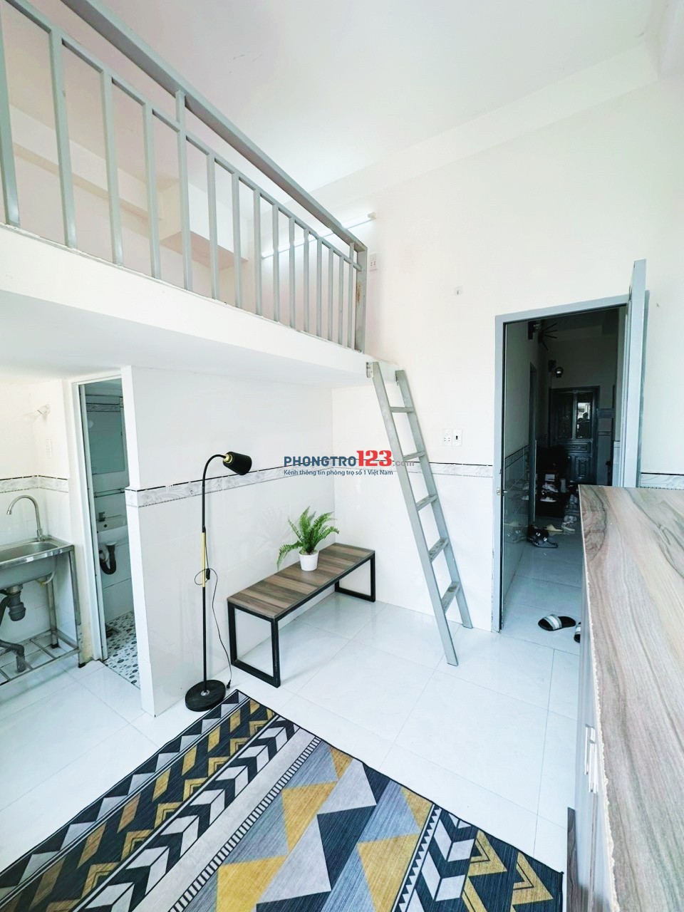 Duplex full nội thất có ban công ở Tân Bình gần sân bay Tân Sơn Nhất