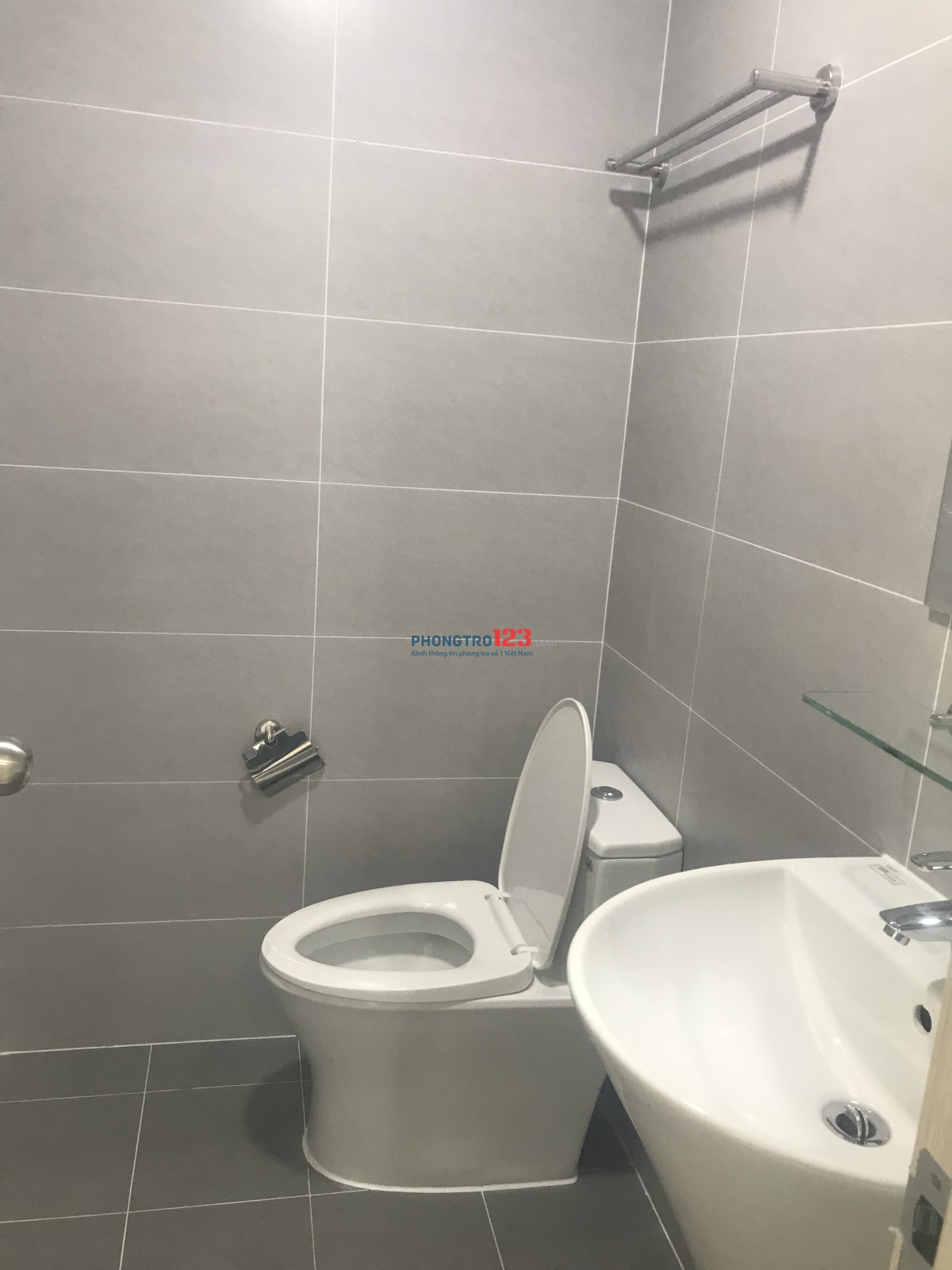 Cho thuê căn hộ 49m2, 2 phòng ngủ, 2 nhà tắm, toilet