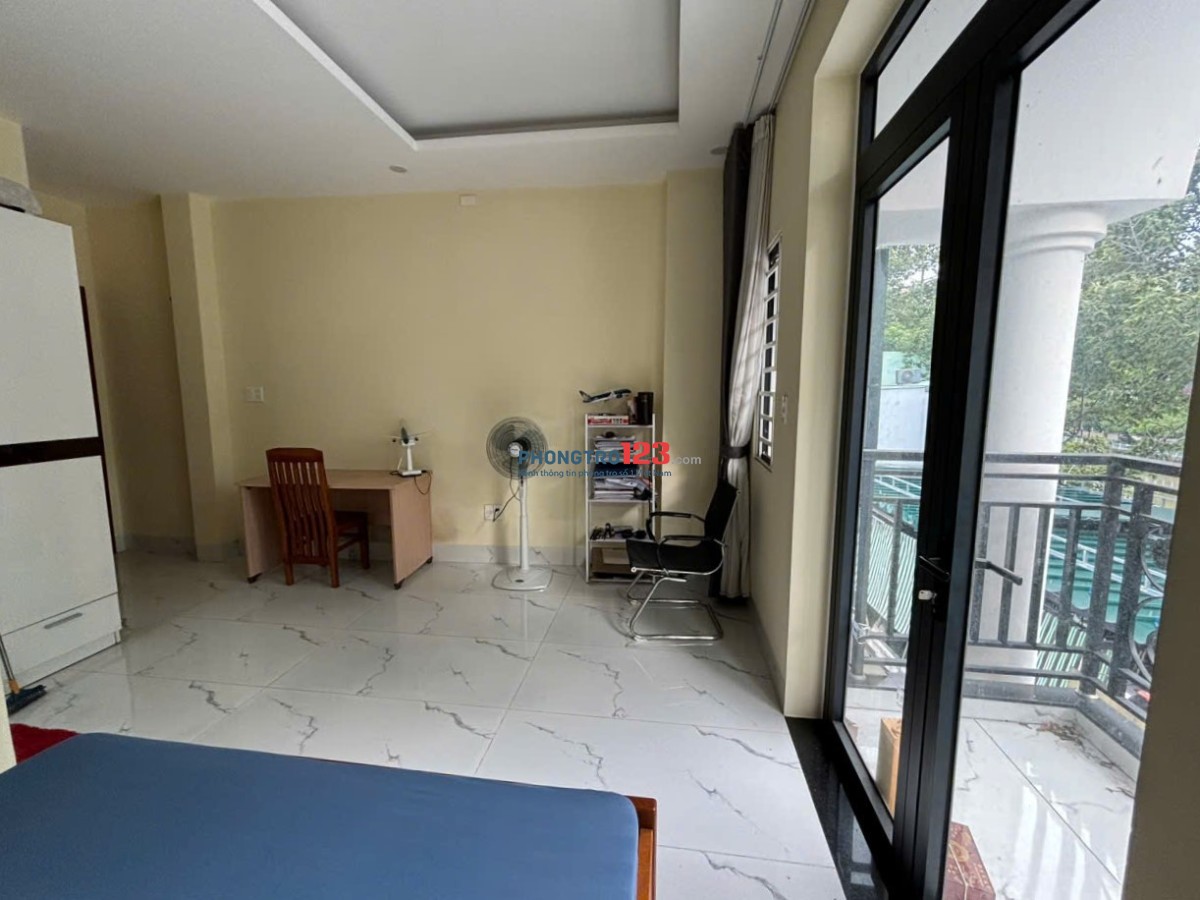 Còn 2 phòng nội thất như hình, bếp chung, Trường Sa sát cầu Thị Nghè !