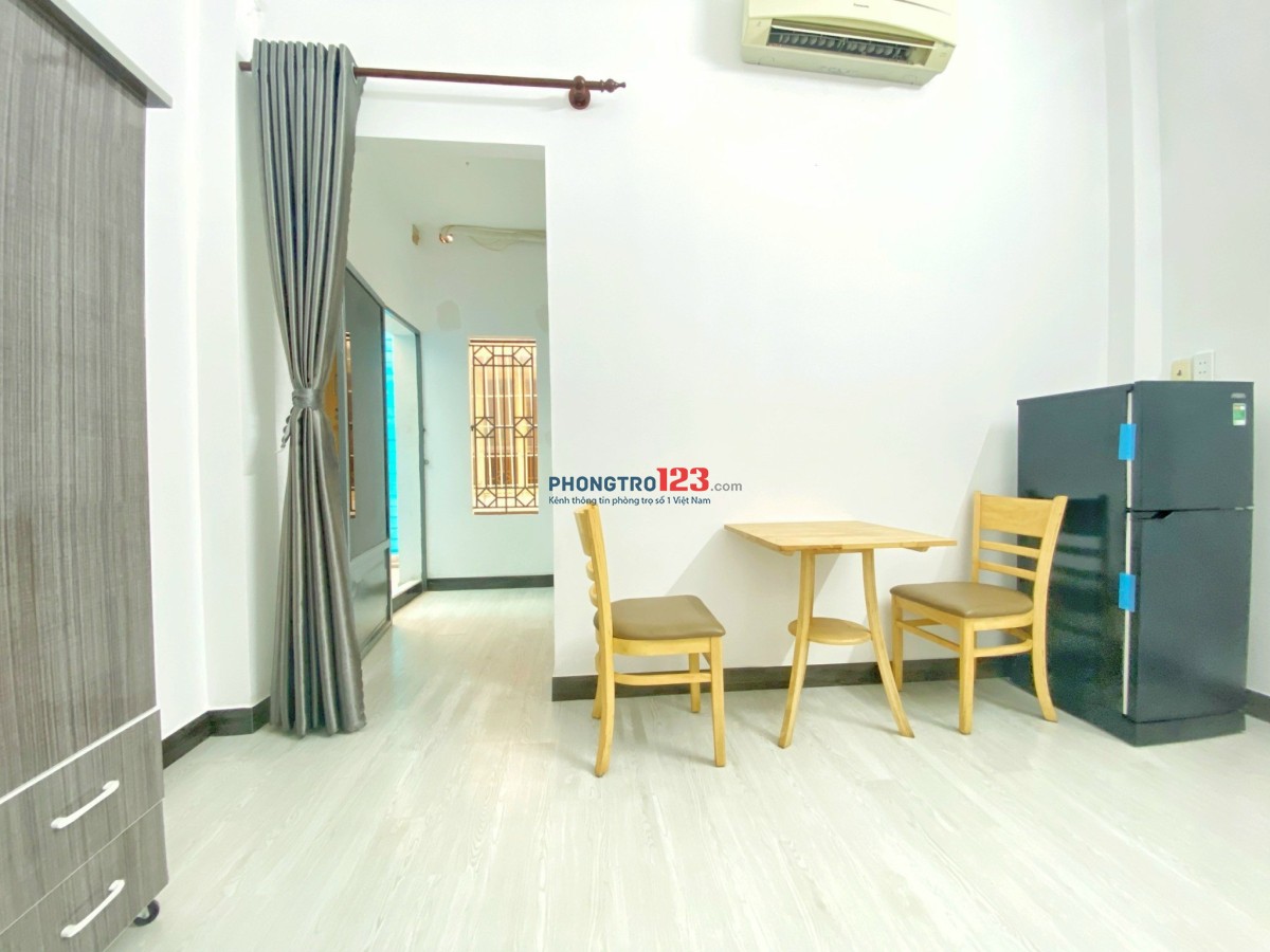 Cho Thuê Căn Hộ Dịch Vụ Có Ban Công Sau, Full Nội Thất