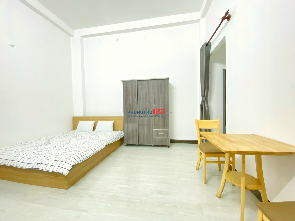 Cho Thuê Căn Hộ Dịch Vụ Có Ban Công Sau, Full Nội Thất