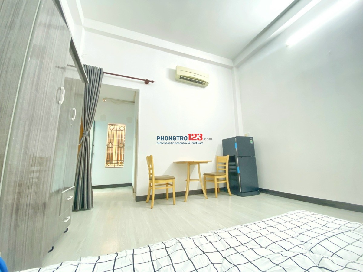 Cho Thuê Căn Hộ Dịch Vụ Có Ban Công Sau, Full Nội Thất